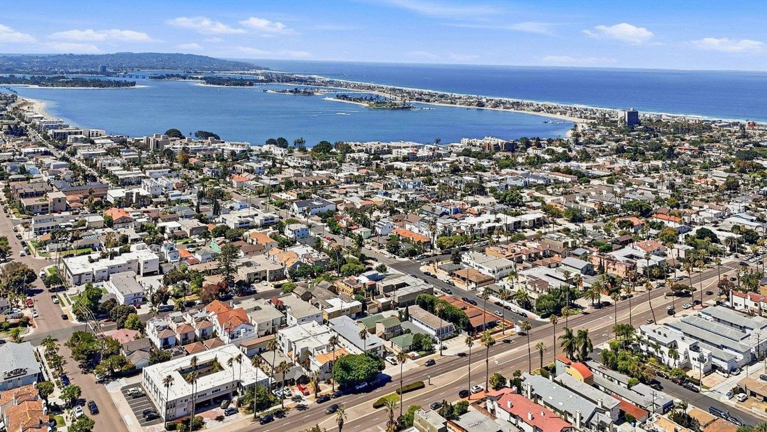 San Diego, California, United States 1 - 18395972