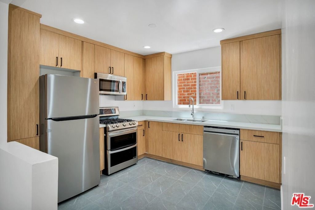 Los Angeles, California, United States 5 - 18395292