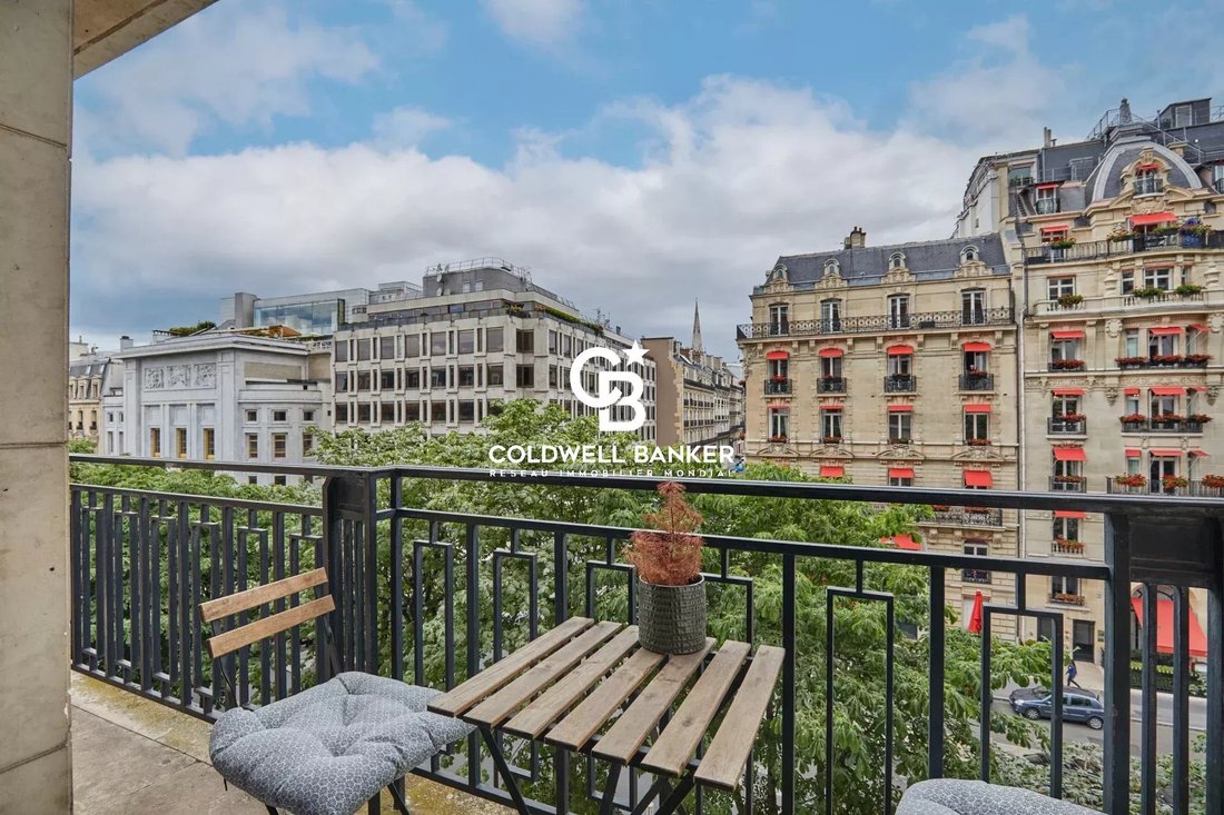 Apartment in Triangle d'Or, Paris 8e Arrondissement, Paris 1 - 18392361