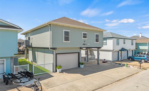 House in Hitchcock, Texas, United States 1