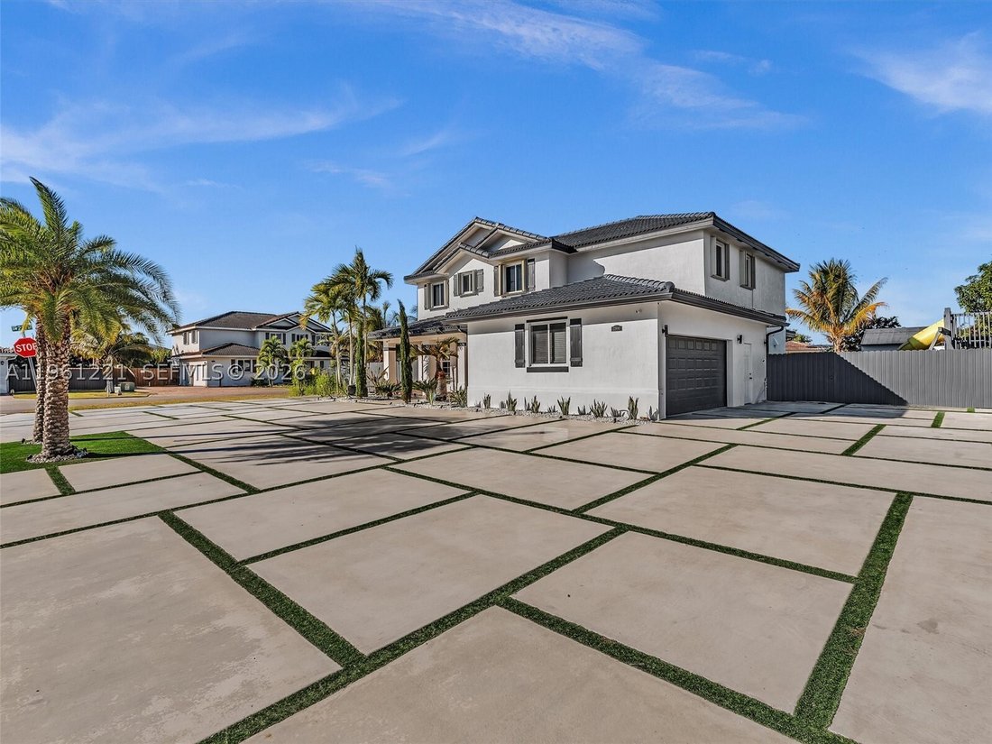 House in Miami, Florida, United States 3 - 17128057