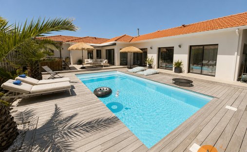 House in Ares, Nouvelle-Aquitaine, France 1