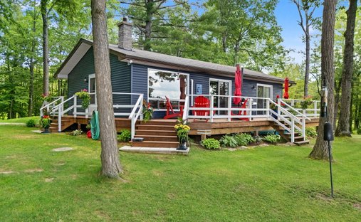 House in Gravenhurst, Ontario, Canada 1
