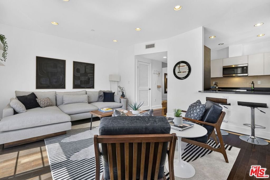 Condo in West Hollywood, California, United States 5 - 18395356