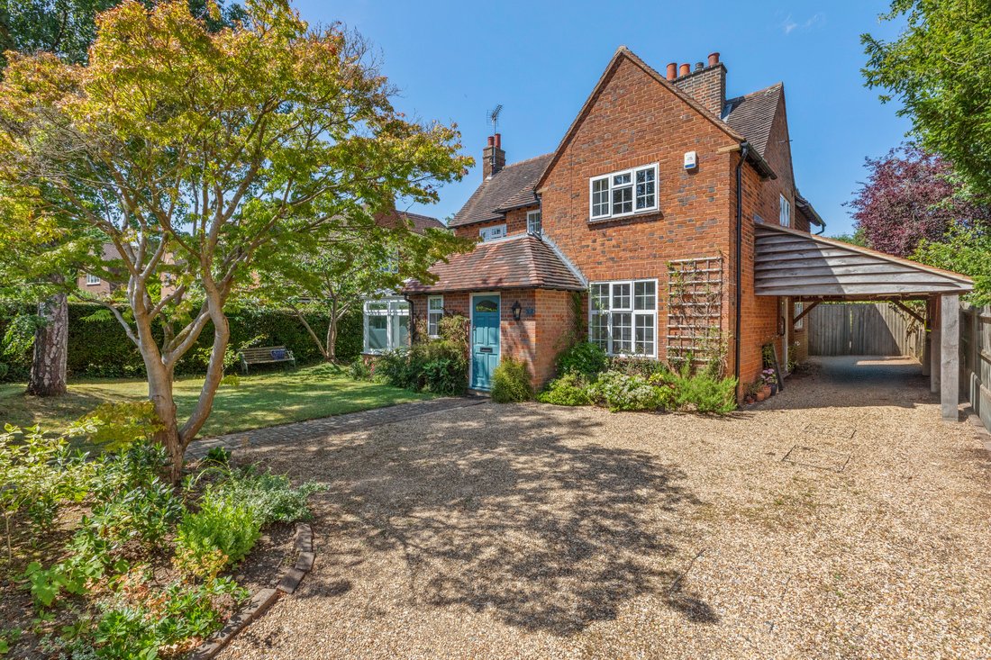 House in Beaconsfield, England 1 - 18394200
