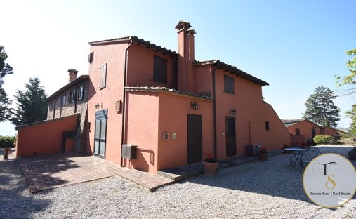 Maisons de campagne à Castiglione del Lago, Ombrie, Italie 1