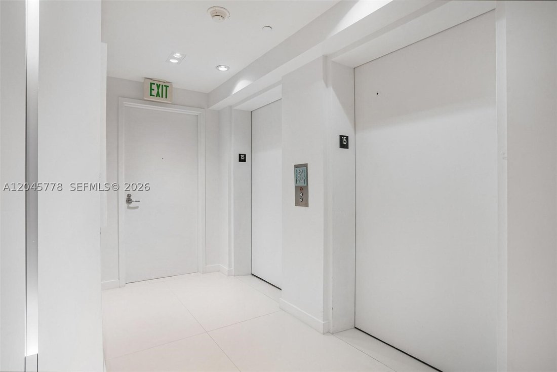 Condo in Miami Beach, Florida, United States 3 - 18391299