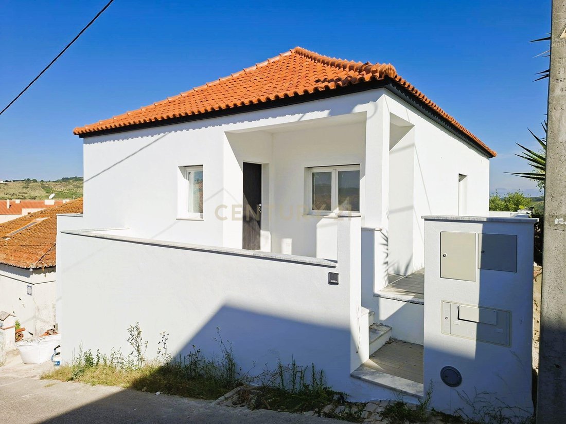 Villa in Santa Maria, Sao Pedro e Matacaes, Lisbon, Portugal 2 - 18392583