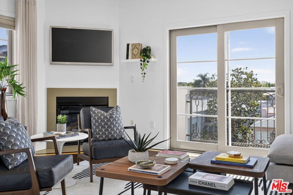 Condo in West Hollywood, California, United States 2 - 18395356