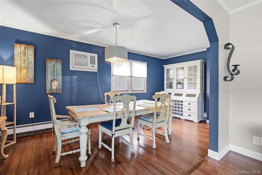 House in Seaford, New York, United States 5 - 18393703