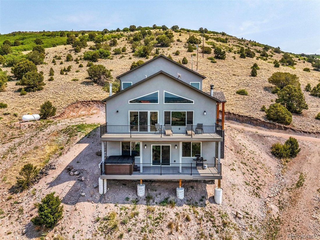 House in Lincoln Park, Colorado, United States 3 - 18394558