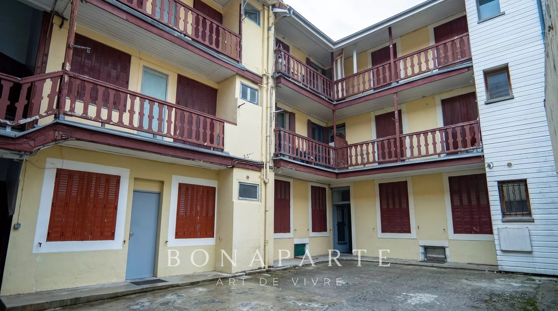 Pau, Nouvelle-Aquitaine, France 2 - 18393326