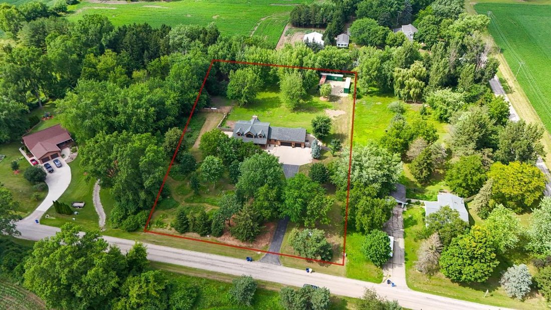 House in Oshkosh, Wisconsin, United States 4 - 18394285