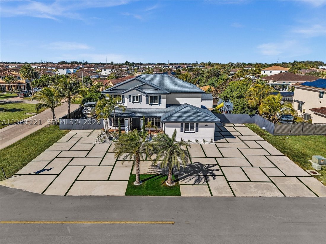 House in Miami, Florida, United States 1 - 17128057