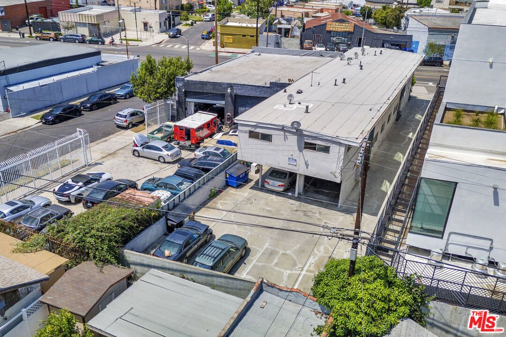 Los Angeles, California, United States 4 - 18395292