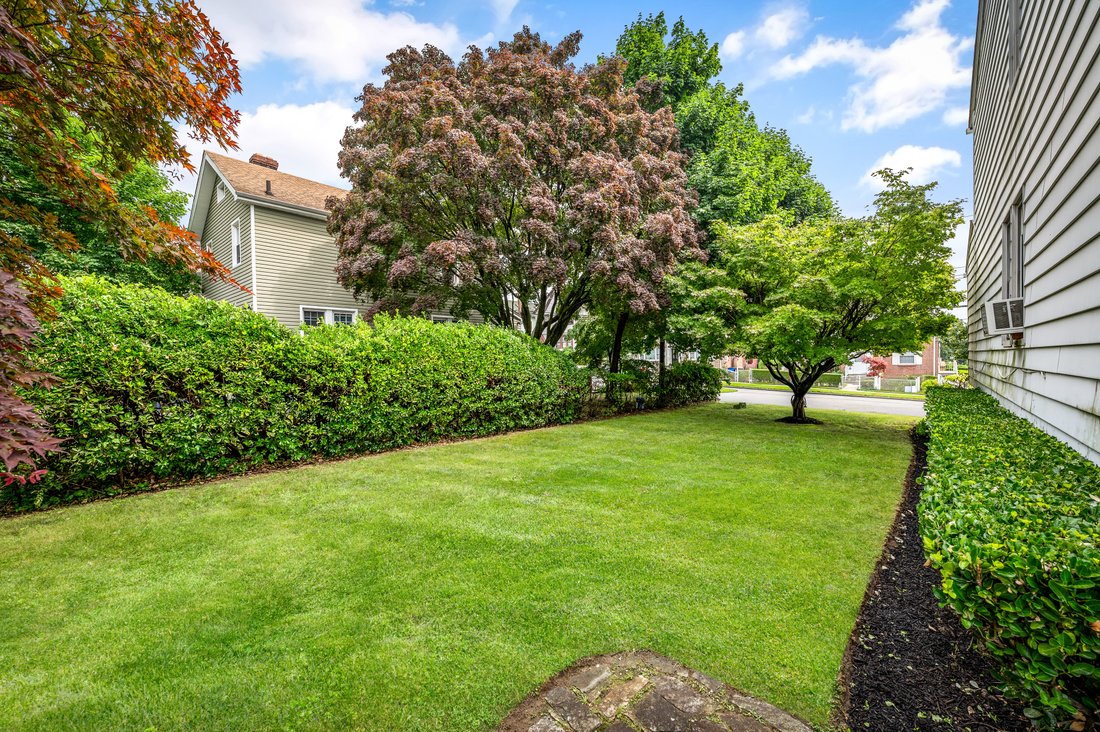 House in Yonkers, New York, United States 3 - 18393804