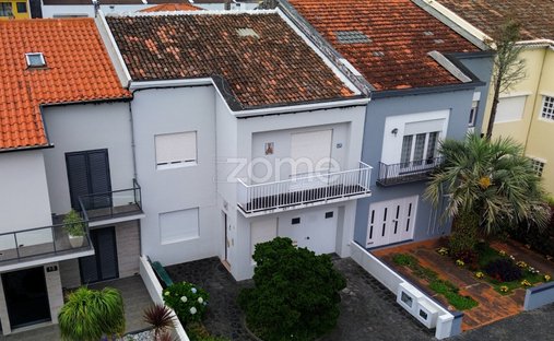 House in Ponta Delgada (Sao Pedro), Azores, Portugal 1