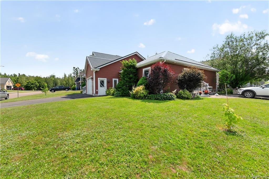 House in Dieppe, New Brunswick, Canada 2 - 18395595