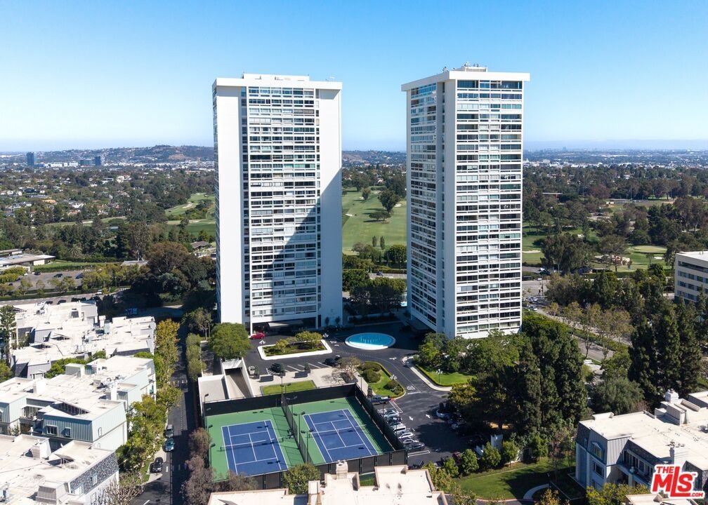 Condo in Los Angeles, California, United States 1 - 18393113
