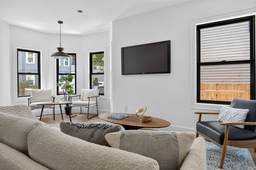 Condo in Somerville, Massachusetts, United States 1 - 18395732