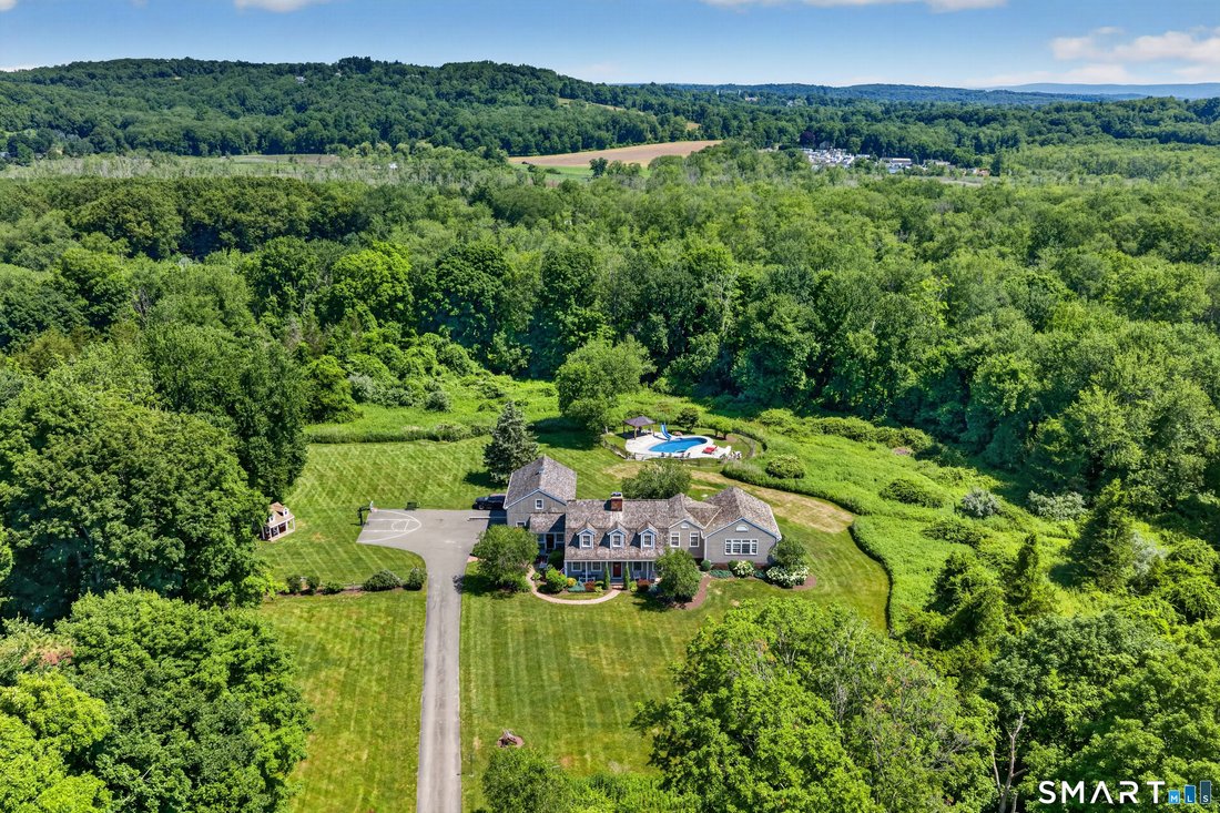 House in Newtown, Connecticut, United States 1 - 18395326