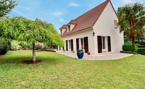 House in Forêt, Saint-Germain-en-Laye, France 1