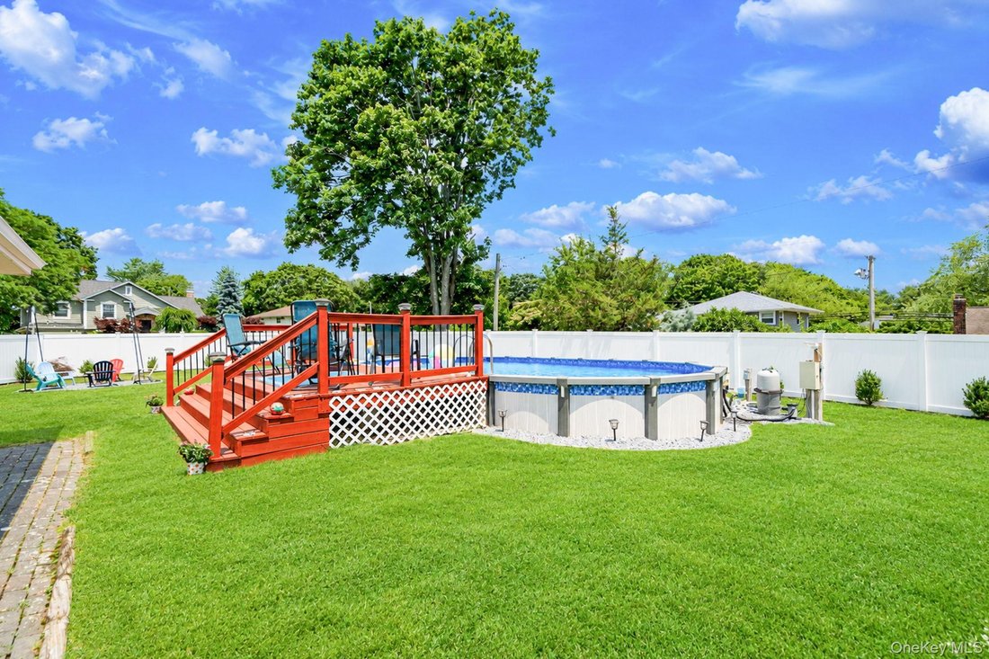 House in Commack, New York, United States 4 - 18396844