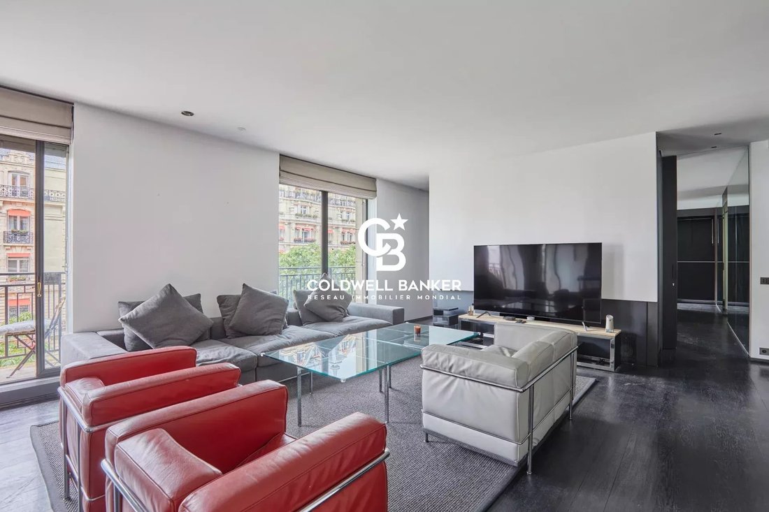 Apartment in Triangle d'Or, Paris 8e Arrondissement, Paris 5 - 18392361