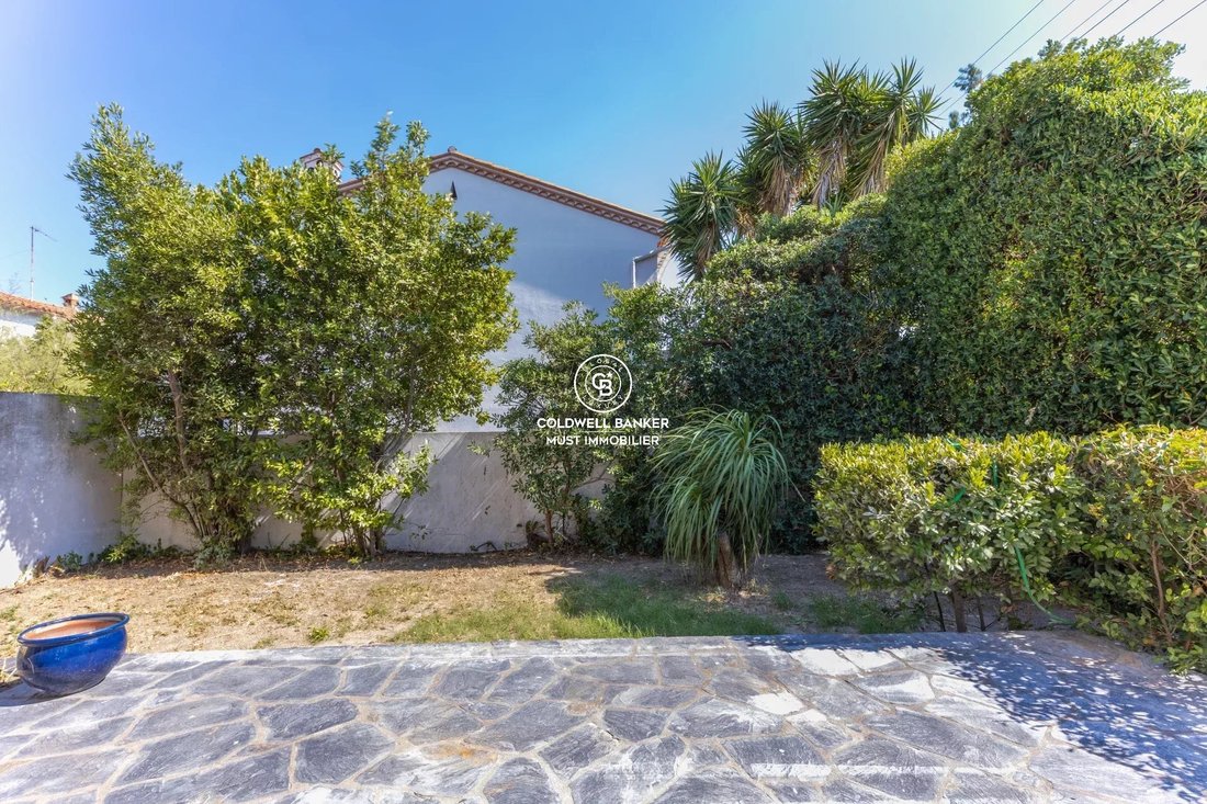 Townhouse in Les Remparts-Kennedy, Perpignan, France 2 - 18393263
