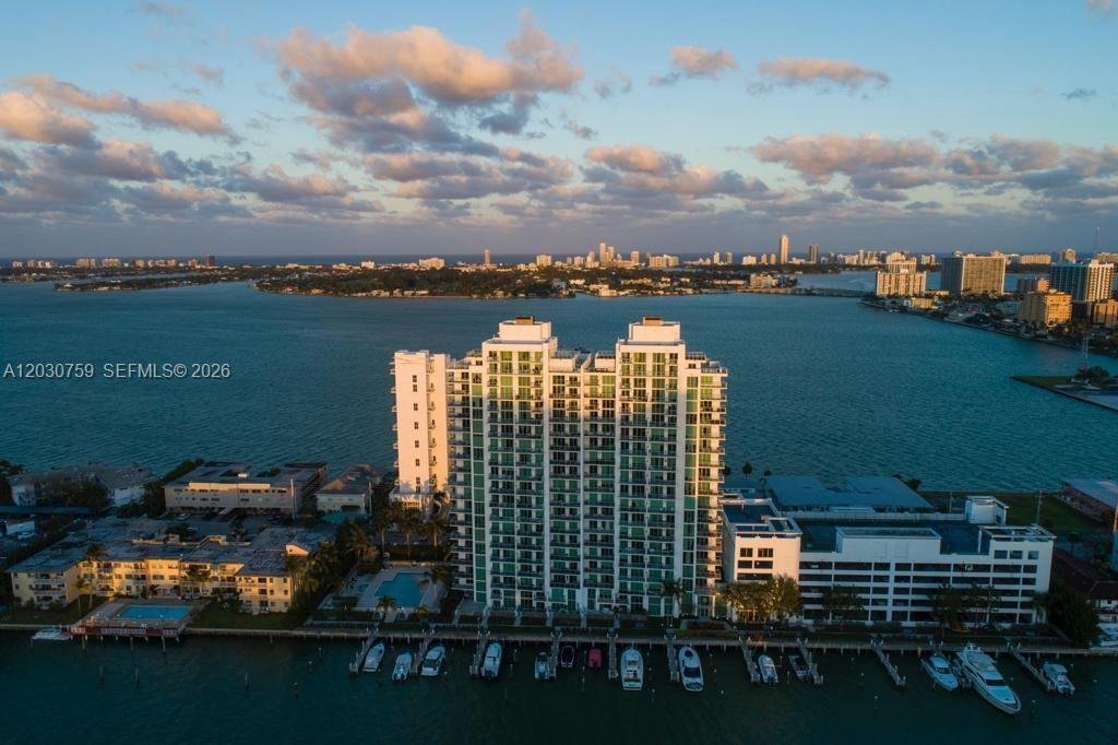 Condo in Miami Beach, Florida, United States 2 - 18396799