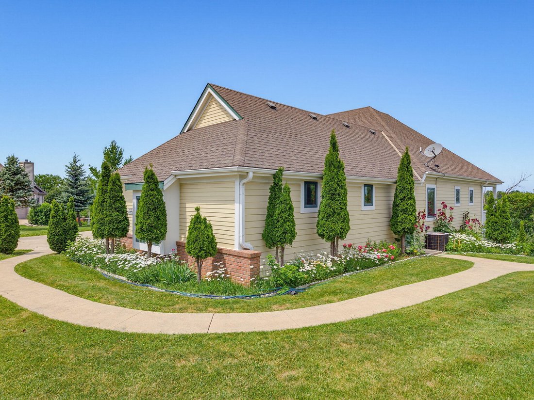 House in Pewaukee, Wisconsin, United States 4 - 18395580