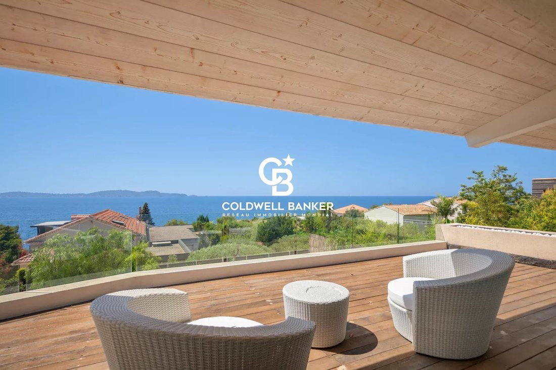 Villa in Carqueiranne, Provence-Alpes-Côte d'Azur, France 1 - 18397026