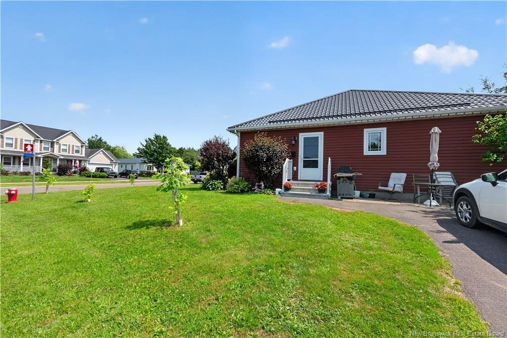 House in Dieppe, New Brunswick, Canada 3 - 18395595