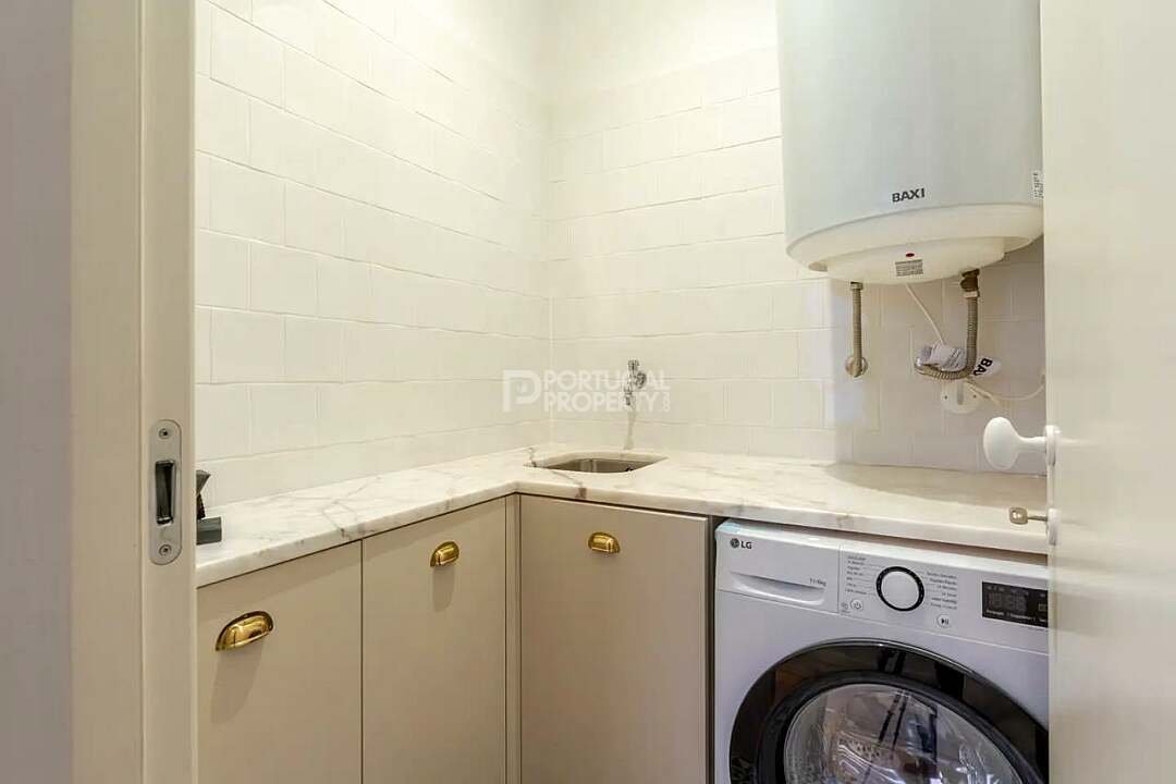 Apartment in Cedofeita, Santo Ildefonso, Se, Miragaia, Sao Nicolau e Vitoria, Porto District, Portugal 3 - 18394169