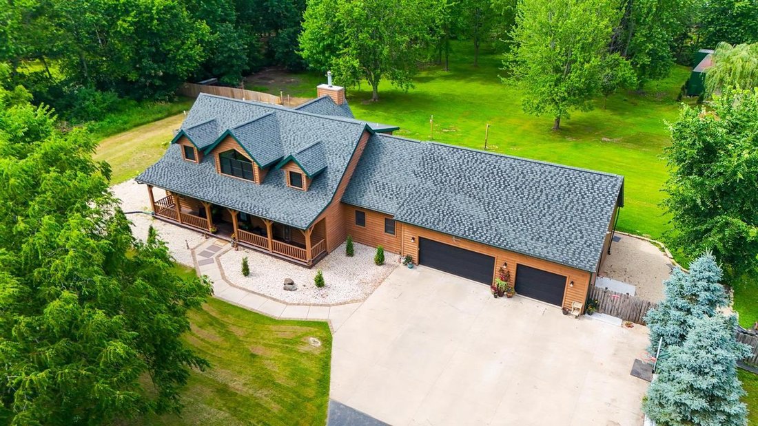 House in Oshkosh, Wisconsin, United States 3 - 18394285