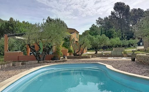 Villa in Cuges-les-Pins, Provence-Alpes-Côte d'Azur, France 1