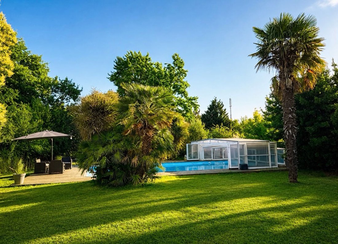 Villa in Yvrac, Neu-Aquitanien, Frankreich 2 - 18397141
