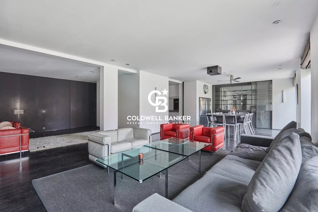 Apartment in Triangle d'Or, Paris 8e Arrondissement, Paris 2 - 18392361