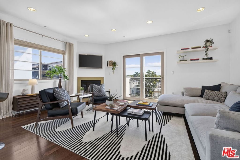 Condo in West Hollywood, California, United States 3 - 18395356