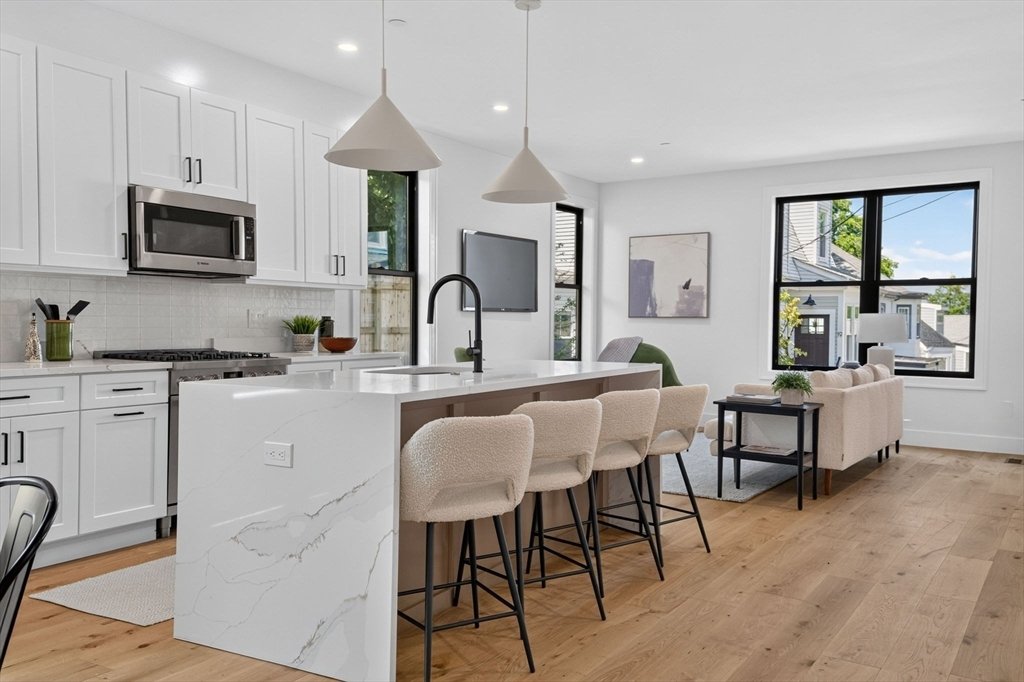 Condo in Somerville, Massachusetts, United States 2 - 18395769