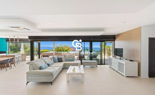 Villa in Carqueiranne, Provence-Alpes-Côte d'Azur, France 1