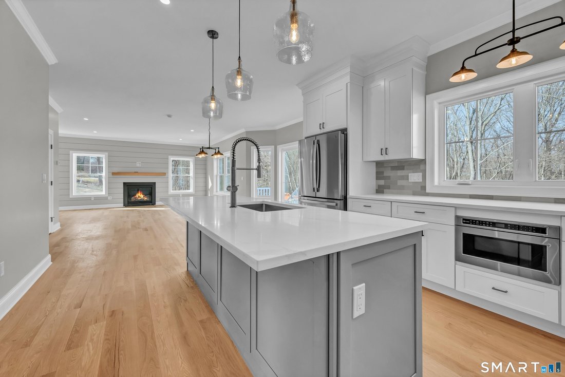 House in Monroe, Connecticut, United States 4 - 18395310