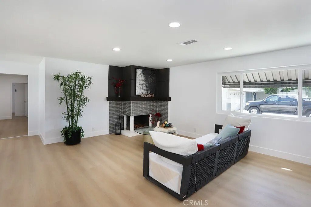 Condo in Garden Grove, California, United States 4 - 18392254