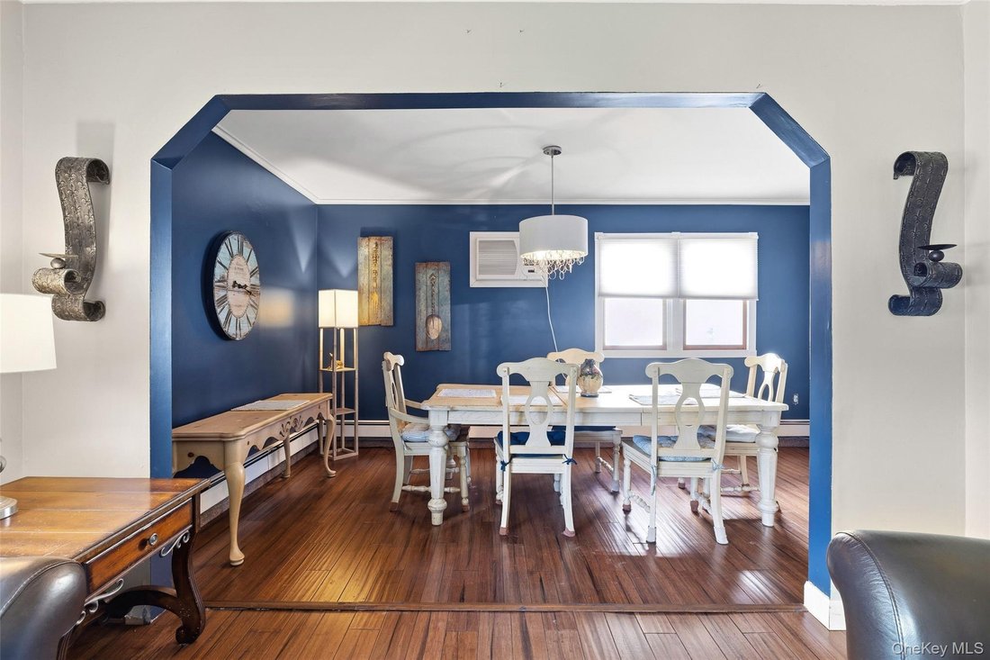 House in Seaford, New York, United States 4 - 18393703