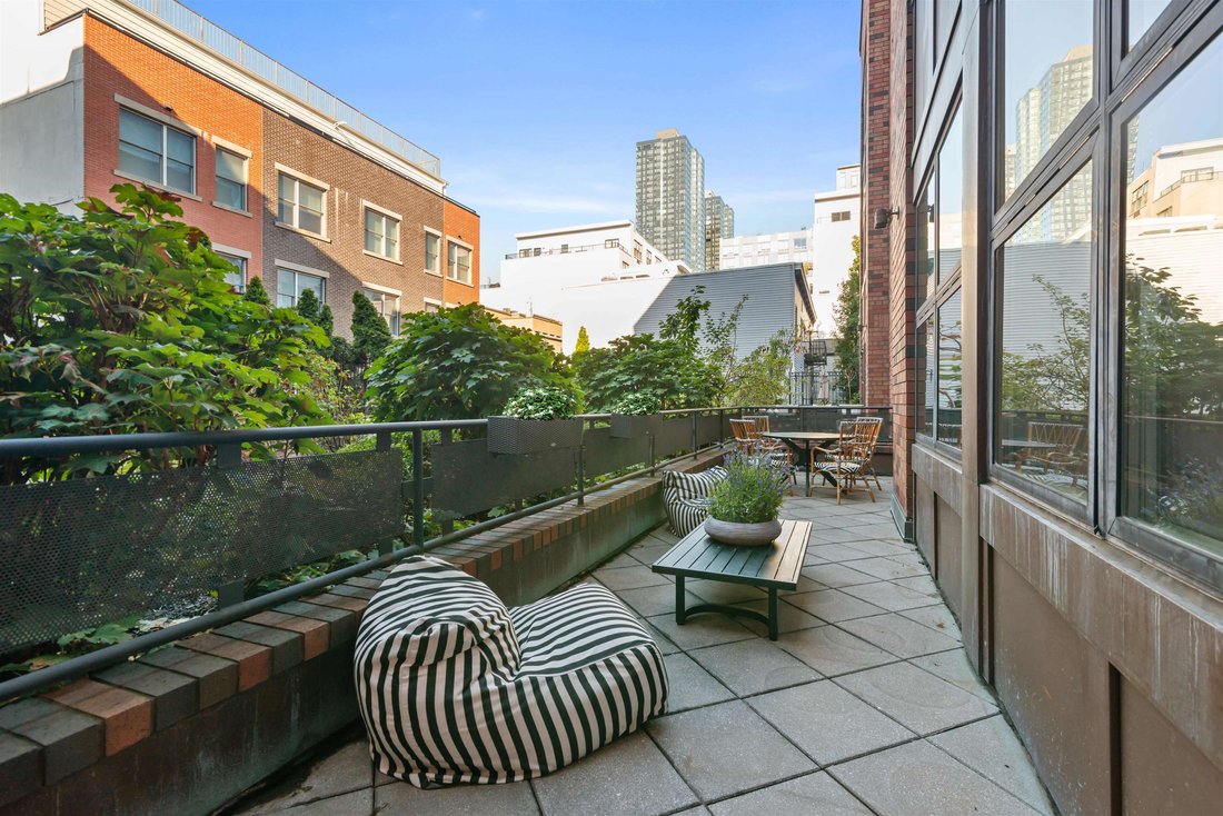 Condo in Jersey City, New Jersey, United States 2 - 18395634