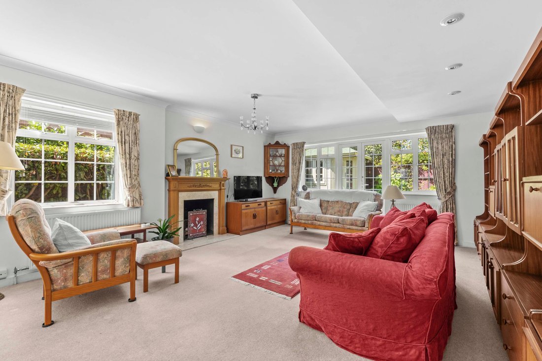 House in Beaconsfield, England 2 - 18394200