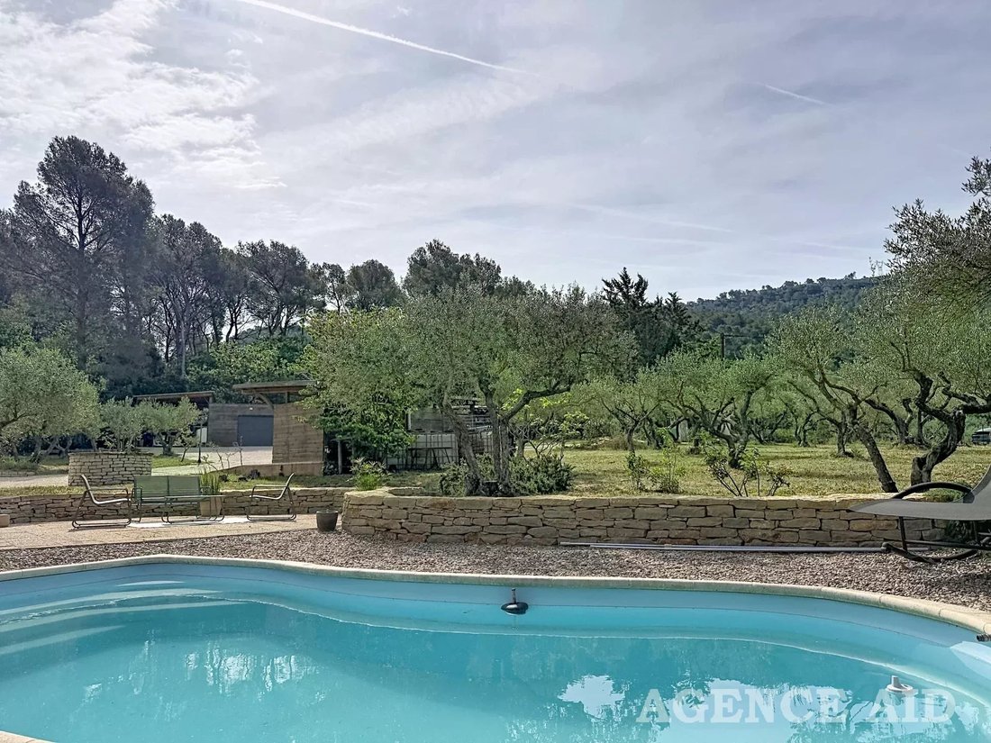Villa in Cuges-les-Pins, Provence-Alpes-Côte d'Azur, France 2 - 18392640