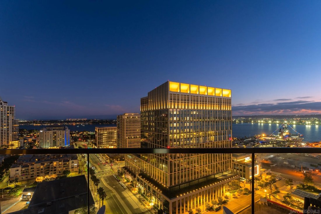 Condo in San Diego, California, United States 3 - 18392253