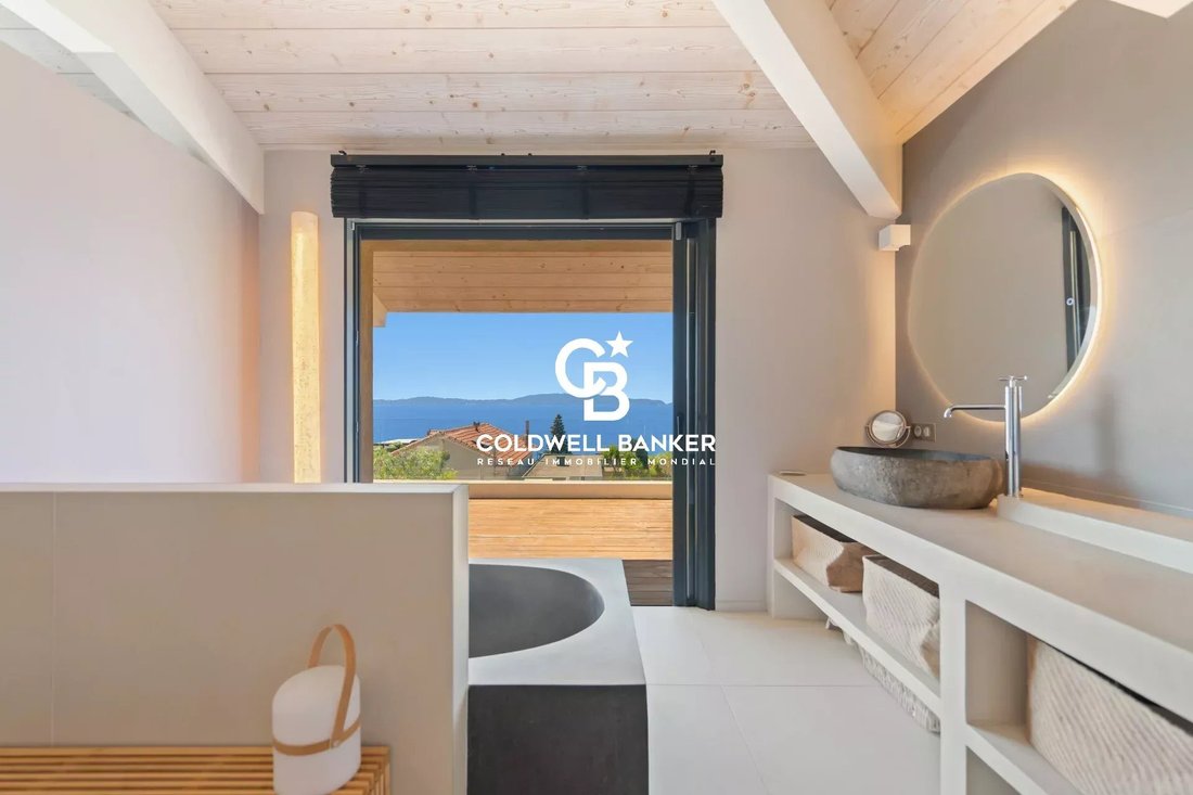 Villa in Carqueiranne, Provence-Alpes-Côte d'Azur, France 2 - 18397026