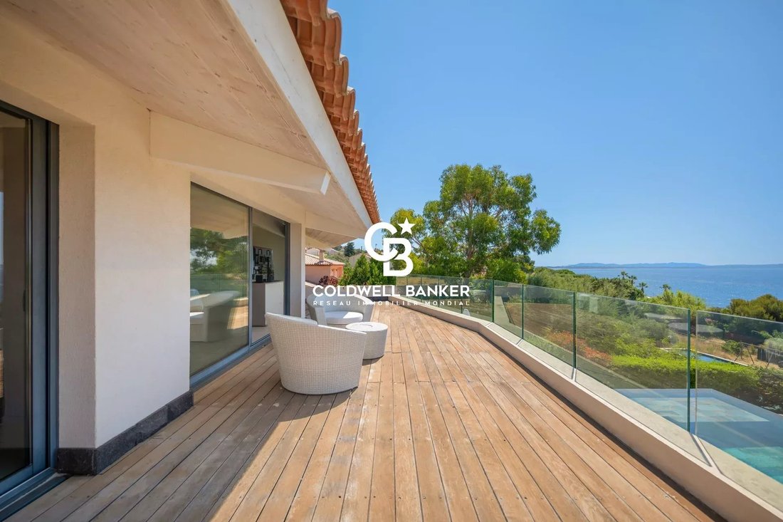 Villa in Carqueiranne, Provence-Alpes-Côte d'Azur, France 4 - 18397026